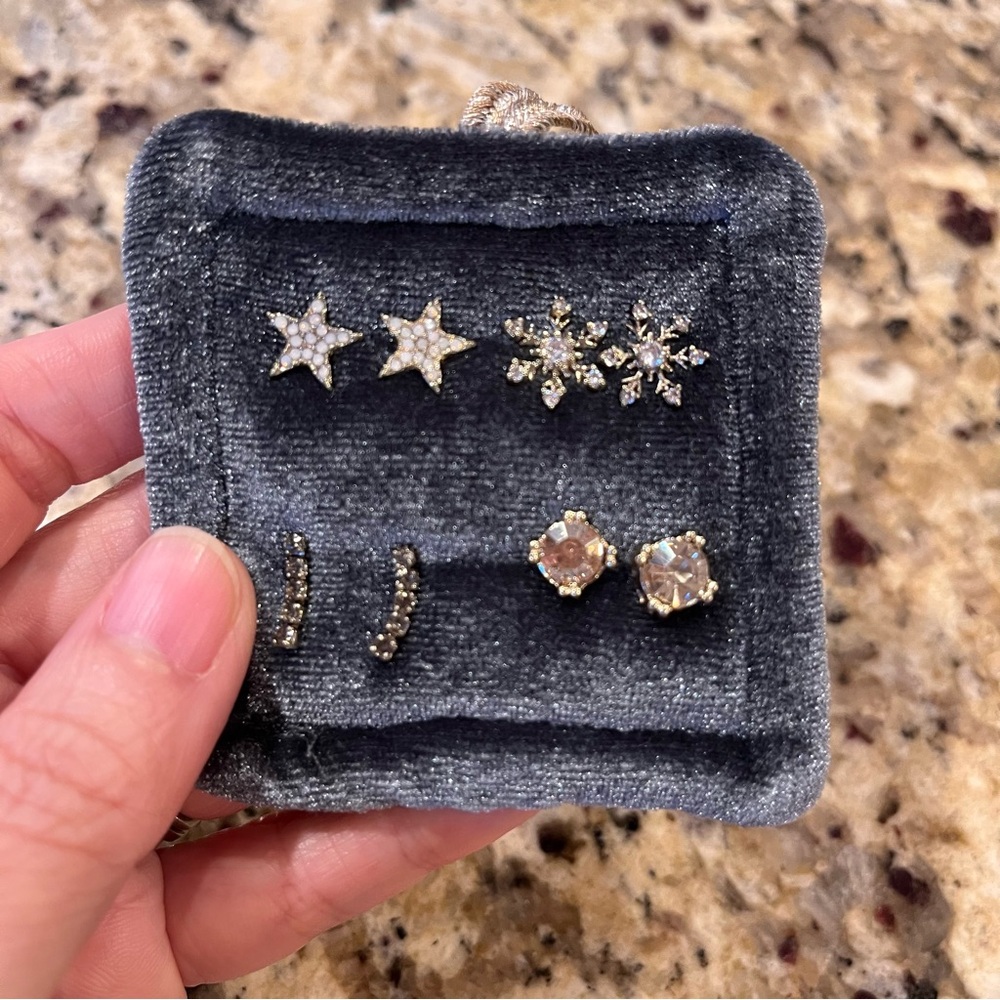 NEW Star and Snowflake Earrings Set
